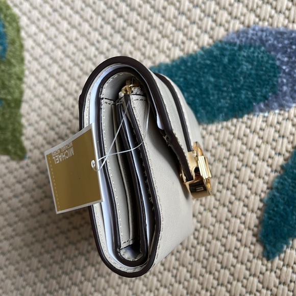 MICHAEL KORS CARMEN MEDIUM LOGO AND FAUX LEATHER WALLET LIGHT SAND - Picture 2 of 16